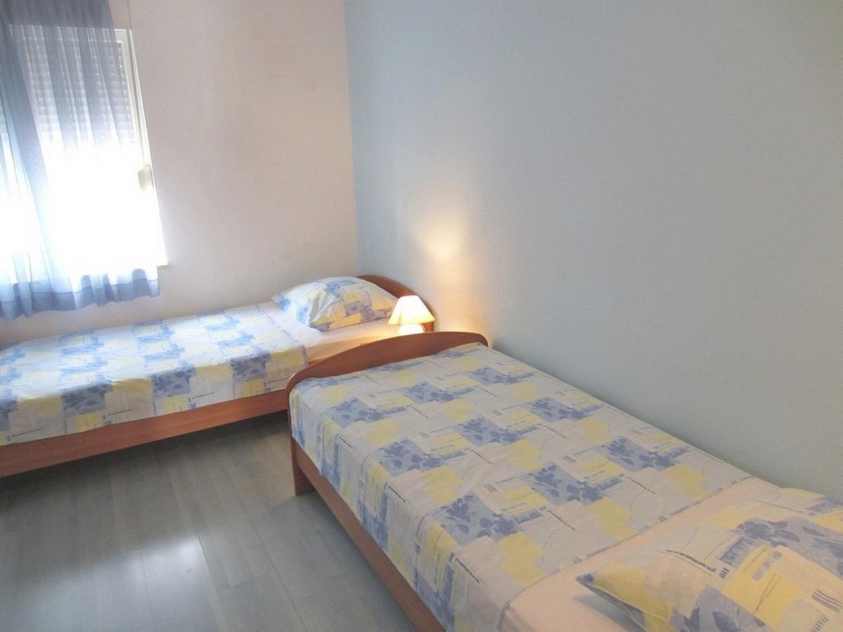 Apartments Zdenka Donji Okrug  Extérieur photo